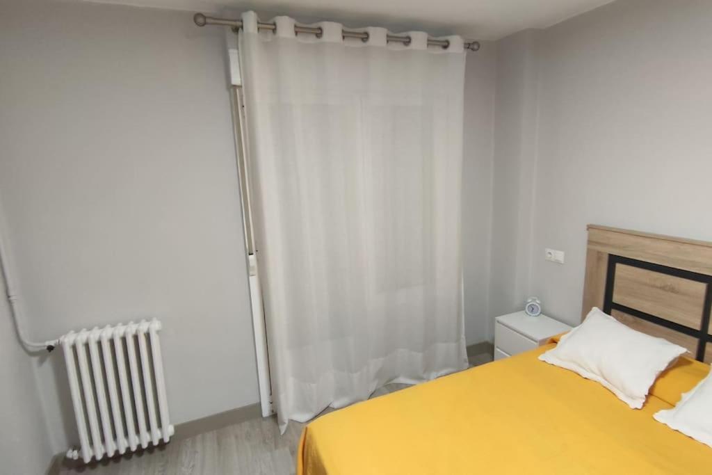 Piso Turistico Avda Del Castillo Apartment Ponferrada Luaran gambar